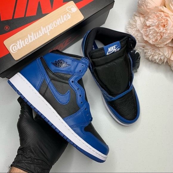 Jordan 1 Retro OG - Picture 3 of 12